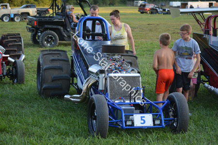 G1557833